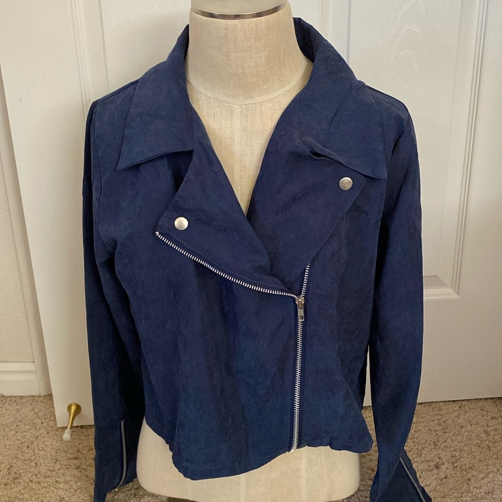 Lightweight moto type jacket, women’s large. Suede look 95% polyester